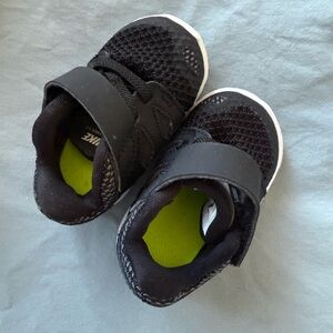 Nike Kids Black Sneakers with Lime Insole